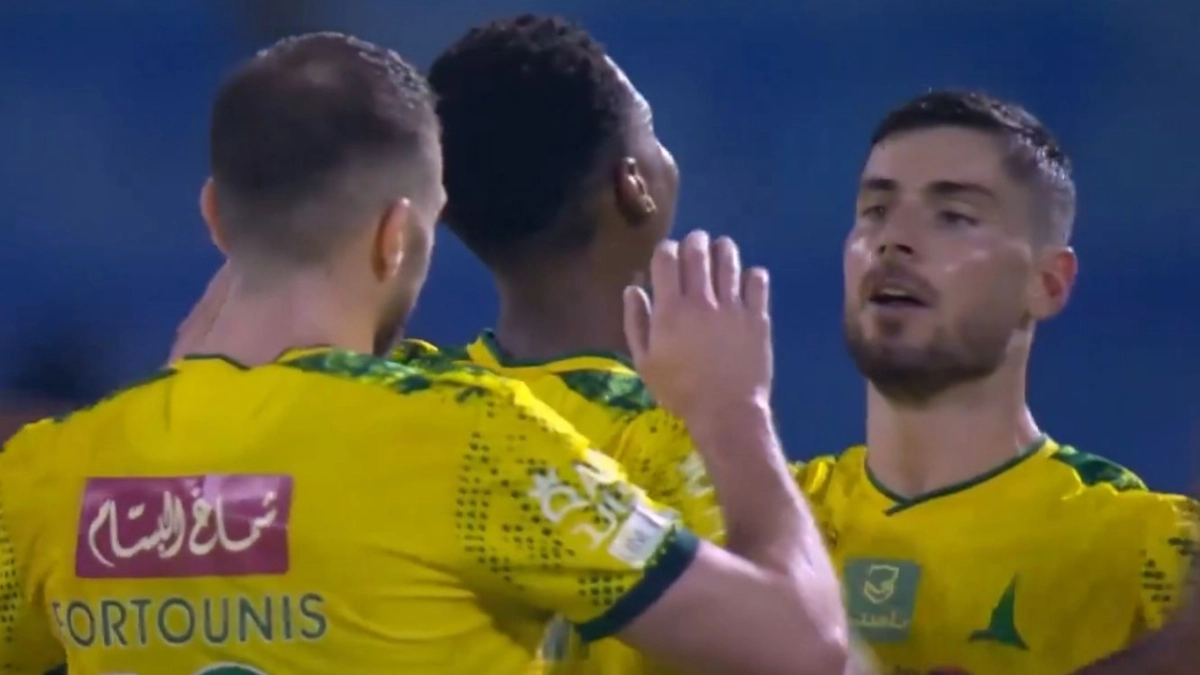 Διαπρέπεουν στην Αλ Καλίτζ: Ασίστ ο Φορτούνης, σκόρερ ο Μασούρας