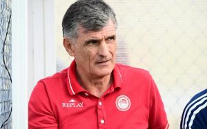 Με ποιον παίκτη Ολυμπιακού “τρελάθηκε” ο Μεντιλίμπαρ – Έξαλλος στη Σύρο, ο λόγος