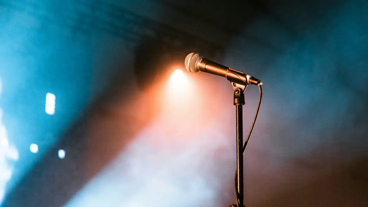 Ποιος είναι ο Έλληνας τραγουδιστής που κατηγορείται - Σoκ δημοσίευμα αποκαλύπτει πληροφορίες