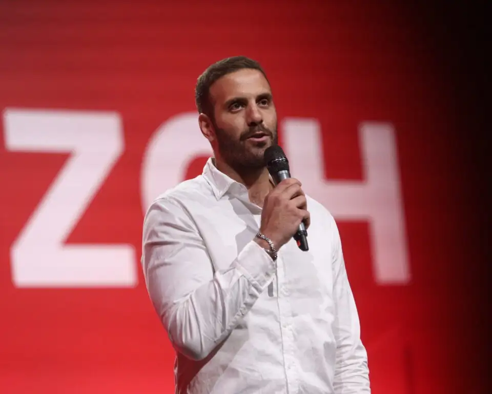 ΕΚΤΑΚΤΟ - Γρονθοκόπnσε γνωστό Έλληνα δημοσιογράφο ο ευρωβουλευτής, Νίκος Παππάς