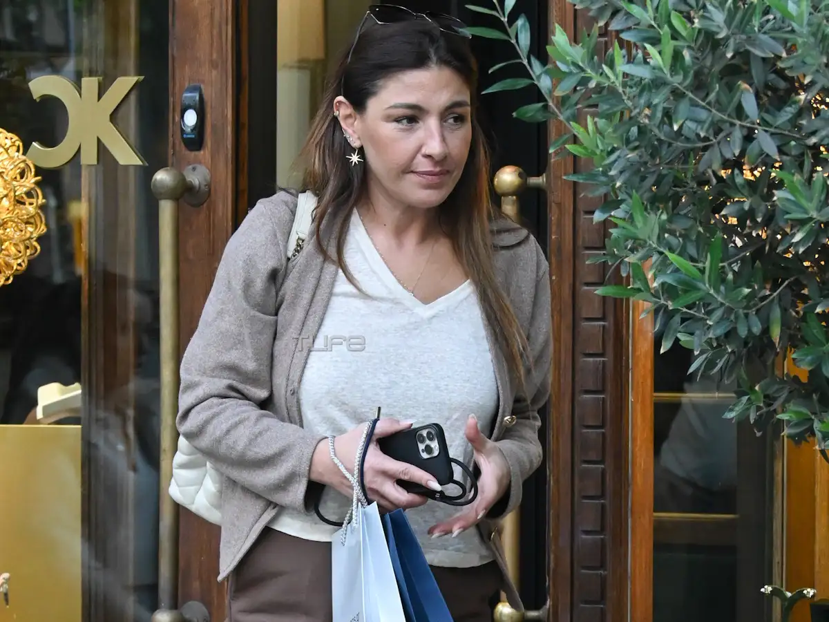 Έλενα Παπαρίζου: Η πρώτη δημόσια εμφάνιση μετά την περιπέτεια υγείας της