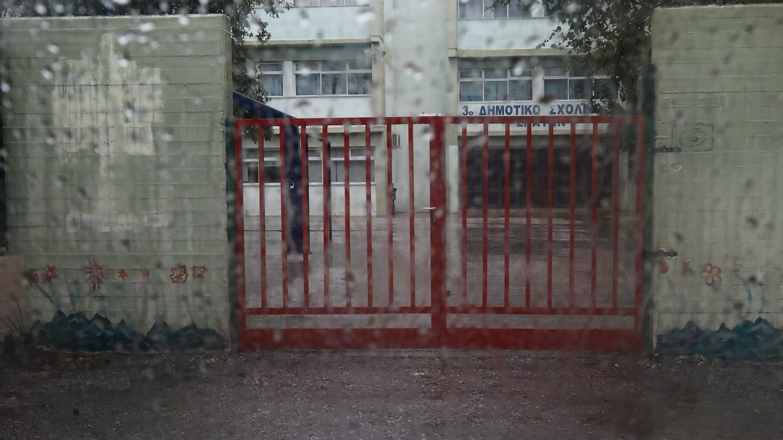 Κλειστά σχολεία: Ανατροπή με τα μαθήματα - Έκτακτn ανακοίνωση από του Υπουργείο για αύριο Παρασκευή (5/12)