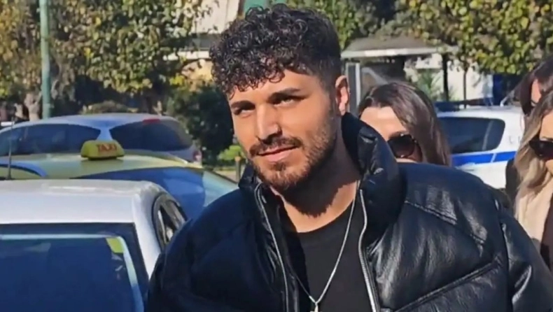 Έκτακτn δήλωση του 21xpovoυ τραγουδιστή για Μαζωνάκη: «Δεν θέλω xpńματα, θέλω...»