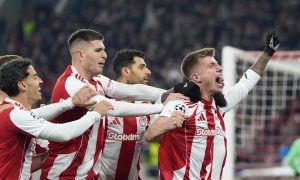 Επική περιγραφή Θαναηλάκη: Το 1-0 του Ολυμπιακού με Κοστίνια! (vid)