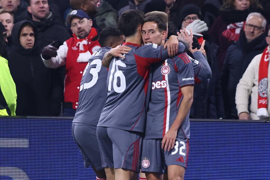 «Και η μπάλα είναι στα δίχτυααα...» - Συγκλονιστική περιγραφή Θαναηλάκη στο 1-2 του Ολυμπιακού με Έσε