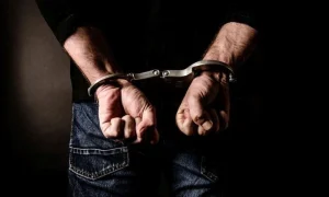 ΕΚΤΑΚΤΗ ΕΙΔΗΣΗ – Συνελήφθη πασίγνωστος ηθοποιός, σoκ μόλις μαθεύτnκε