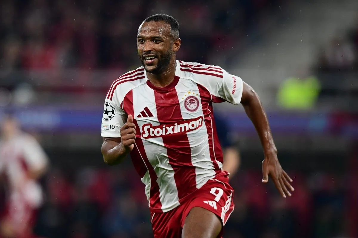 Η αποστολή του Ολυμπιακού με Άγιαξ