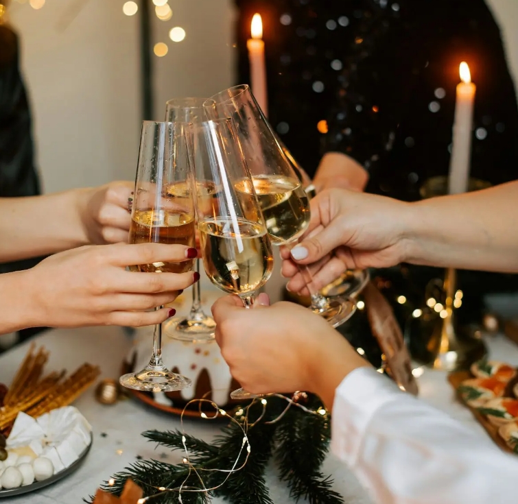 Ζώδια Πρωτοχρονιάς: Πώς ξεκινά το 2026 - Οι άτυxοι της ημέρας