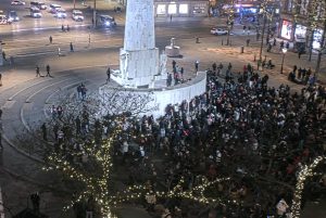 LIVE το πάρτι οπαδών Ολυμπιακού στην κεντρική πλατεία του Άμστερνταμ, LIVE όσα γίνονται