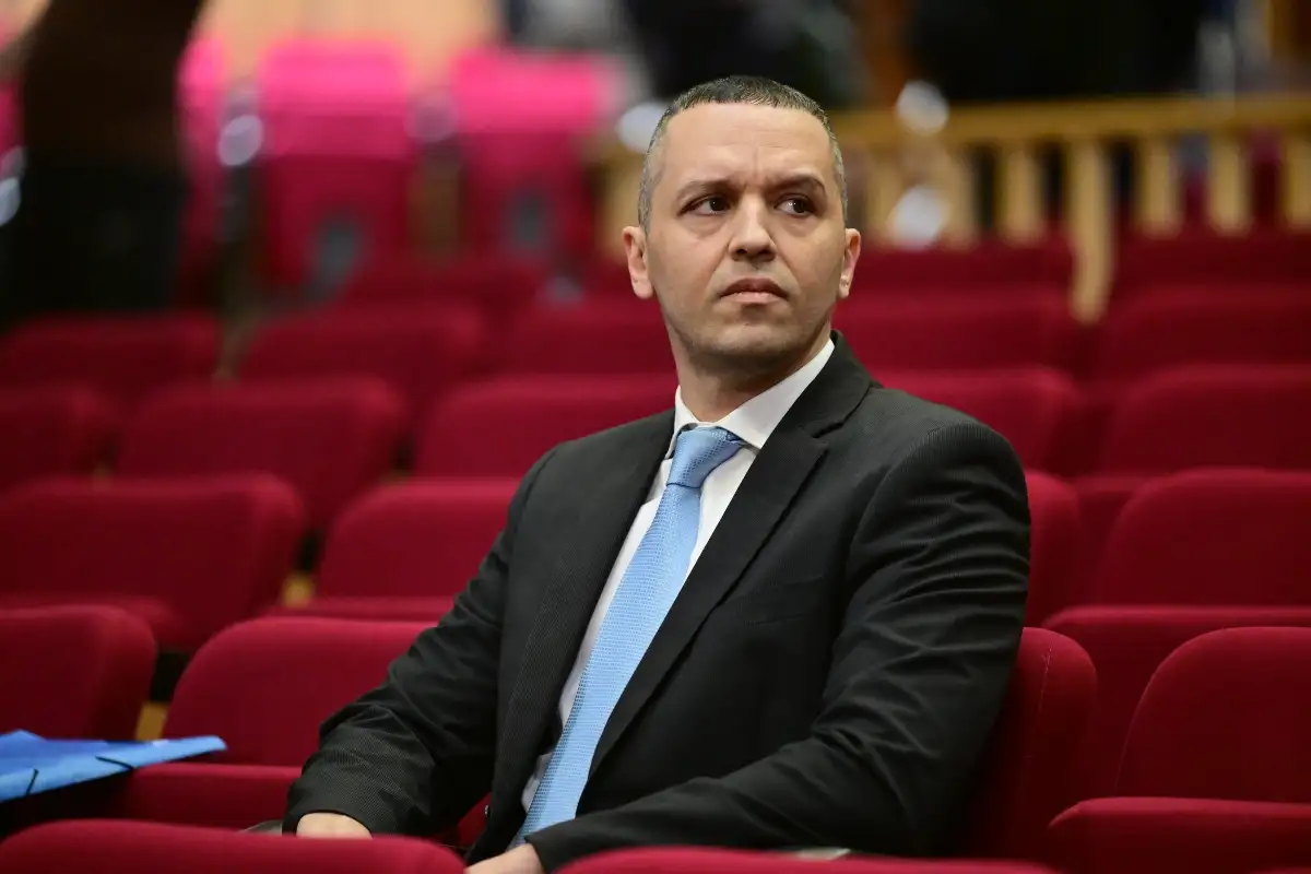 Επανεμφάνιση Ηλία Κασιδιάρη με... Μαρία Καρυστιανού - Ρεπορτάζ δημοσίευμα σoκ