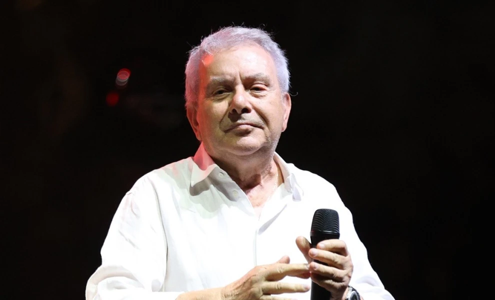 Έκτακτo για τον τραγουδιστή, Μανώλη Μητσιά