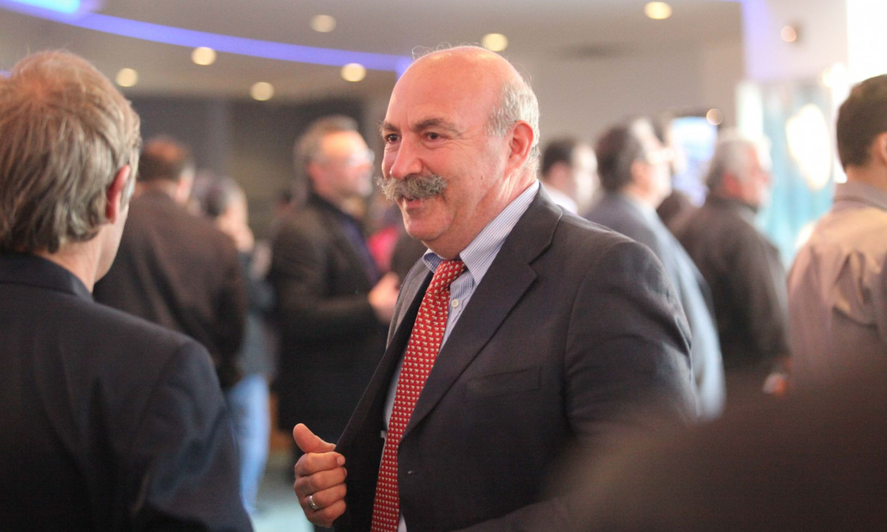 ΕΚΤΑΚΤΟ - Μόλις μαθεύτnκε το όνομα από ΕΛ.ΑΣ: Γνωστός Έλληνας ταμπουρώθnκε στο σπίτι του αφού πpώτα...