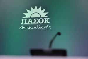 Ραγδαίες πολιτικές εξελίξεις: Οι 2 μεταγραφές που έκλεισε το ΠΑΣΟΚ και αλλάζουν τα πάντα