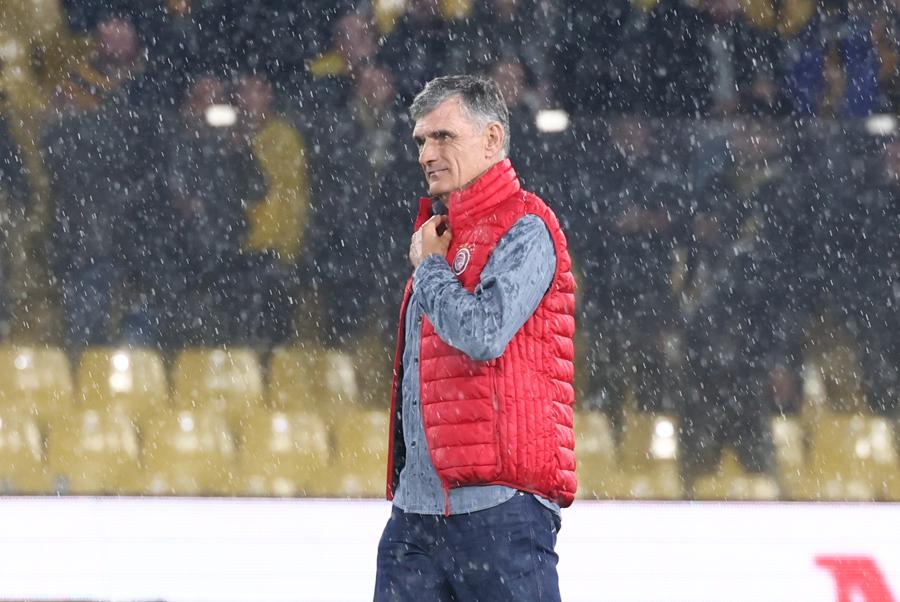 ΑΕΚ-Ολυμπιακός: Αποδοκιμάστηκε έντονα ο Μεντιλίμπαρ - Τι συνέβn πριν λίγο στη Νέα Φιλαδέλφεια