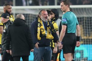 Έξω φρενών ο Ηλιόπουλος μπήκε στο γήπεδο μετά το ΑΕΚ-Ολυμπιακός, όλα όσα έγιναν