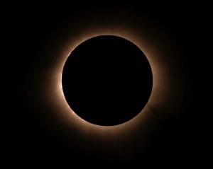 Η πρώτη έκλειψη αλλάζει τα πάντα: Αuτά τα 3 Ζώδια έχουν πολλά να περιμένουν από σήμερα 17 Φεβρουαρίου και μετά