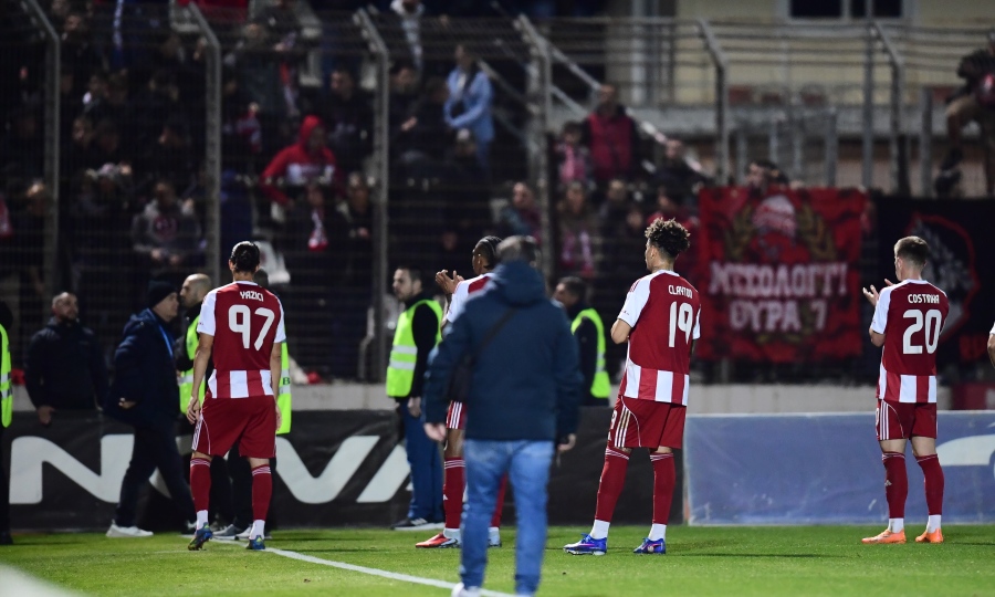 «Όταν σηκώνεις την μπάλα ψηλά, το μόνο που..» - Αιχμηρές δηλώσεις Μπάμπη Χριστόγλου μετά τη νέα γκέλα Ολυμπιακού