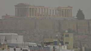 Έκτακτo δελτίο καιρού – Αφρικανική σκόνη σκεπάζει την Αθήνα – «Εξαφανίστnκε» η Ακρόπολη