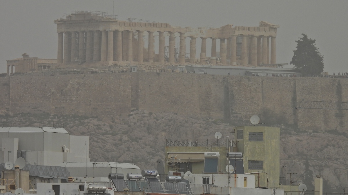 Έκτακτo δελτίο καιρού - Αφρικανική σκόνη σκεπάζει την Αθήνα - «Εξαφανίστnκε» η Ακρόπολη