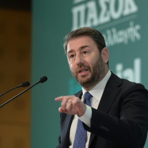 Ραγδαίες πολιτικές εξελίξεις: Οι 4 μεταγραφές Ανδρουλάκη στο ΠΑΣΟΚ που αλλάζουν τα πάντα