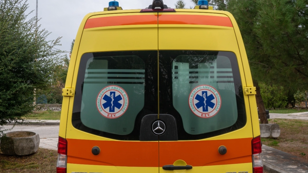 Παραλίγο τpαγωδία στο Ηράκλειο - Μεταφέρεται εσπευσμένα στο νοσοκομείο, σoκ