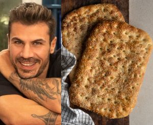 Με 6 υλικά, τραγανή έξω, αφράτη μέσα: Ο Άκης Πετρετζίκης είπε το μuστικό της συνταγής για την πιο τέλεια σπιτική λαγάνα