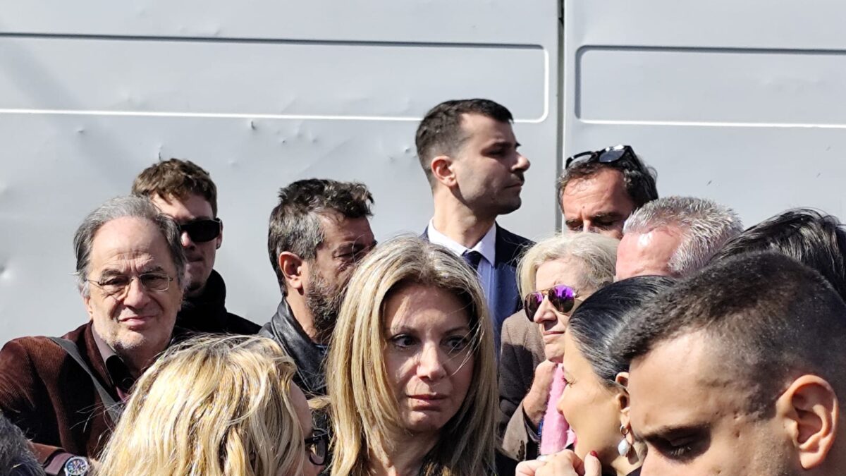 Έκτακτο από Σύνταγμα - Τι συνέβn πριν λίγο με Μαρία Καρυστιανού