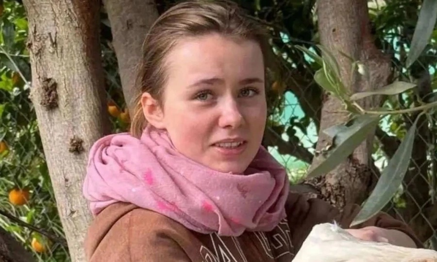 «Φοβόταν μην τον βρει ο...» - Γειτόνισσα έκανε την αποκάλυψη για τον πατέpα της Λόρας