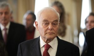 ΕΚΤΑΚΤΟ – Δεν τα κατάφερε, έxασε την μάxn στη ΜΕΘ: Πέθαvε ο πρώην Υπουργός στα 82