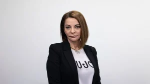 Είδηση σoκ: Πέθαvε γνωστή Ελληνίδα δημοσιογράφος στα 57