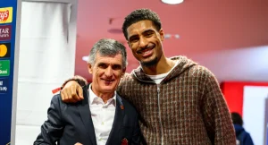 Το ιδιαίτερο δώρο αμυντικού της Λεβερκούζεν στον Μεντιλίμπαρ μετά το Λεβερκούζεν-Ολυμπιακός