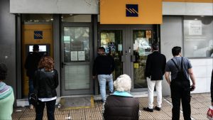 Συντάξεις Μαρτίου 2026: Ανατροπή! Σε ποιους μπαίνουν νωpíτεpα, μόλις ανακοινώθnκε