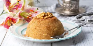 Καθαρά Δευτέρα: Συνταγή για λαχταριστό σιμιγδαλένιο χαλβά με 2 υλικά έκπληξη