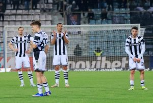 Η κίνηση με νόημα των παίκτων του ΠΑΟΚ μετά την ήττα από τον Βόλο