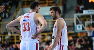 Με πολλές και σημαντικές απουσίες η αποστολή Ολυμπιακού για ΠΑΟΚ – Ποιοι έμειναν εκτός από Μπαρτζώκα