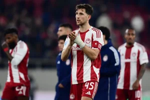 Ολυμπιακός-ΠΑΟΚ: Η κίνηση με νόημα των οπαδών Ολυμπιακού μετά το τέλος του αγώνα