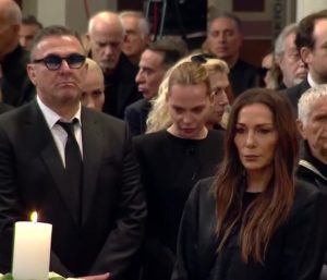 Όλοι σχολιάζουν το ίδιο για Δέσποινα Βανδή: Την «έπιασε» η κάμερα του ΜEGA στη κηδεία Μαρινέλλας