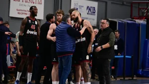 Χαμός με Φουρνιέ στο Πανιώνιος-Ολυμπιακός: Επεισόδιο με οπαδό Πανιωνίου και αποβολή για τον Γάλλο – Τι συνέβn