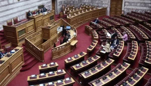 Ραγδαίες πολιτικές εξελίξεις σoκ: Παραιτείται αρχηγός κόμματος που βρίσκεται εντός Βουλής – Ο λόγος