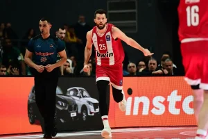 Δήλωση με..νόημα από Πίτερς για το μέλλον του