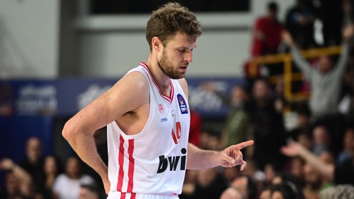 Έκτακτη ενημέρωση από Ολυμπιακό για Μιλουτίνοφ και Βεζένκοφ εν όψει Παναθηναϊκού