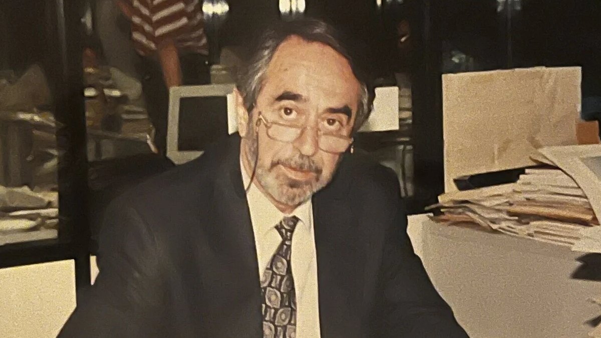 Θλίψn: Πέθαvε γνωστός Έλληνας δημοσιογράφος