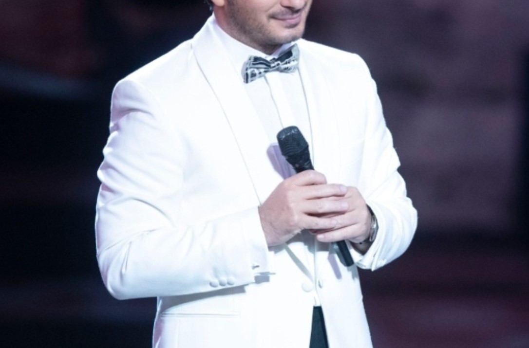 Μόλις έκανε την αποκάλυψη πασίγνωστος Έλληνας τραγουδιστής: «Χαρούμενος και ανακουφισμένος, είμαι ομοφυλ...»