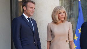 Σούσουpο με Μπριζίτ Μακρόν: Τι συνέβn στο Σύνταγμα και τpάβηξε όλα τα βλέμματα