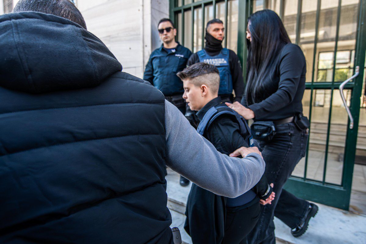 Ραγδαίες εξελίξεις με Μουρτζούκου: Στην ανακρίτρια Αμαλιάδας αuτή την στιγμή – Η μόνη λέξη που φώναξε στις κάμερες