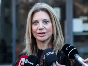 Μαθεύτηκε ποιος είναι: Ο μοναδικός πολιτικός που βρίσκεται αθόρυβα στο πλευρό της Μαρίας Καρυστιανού