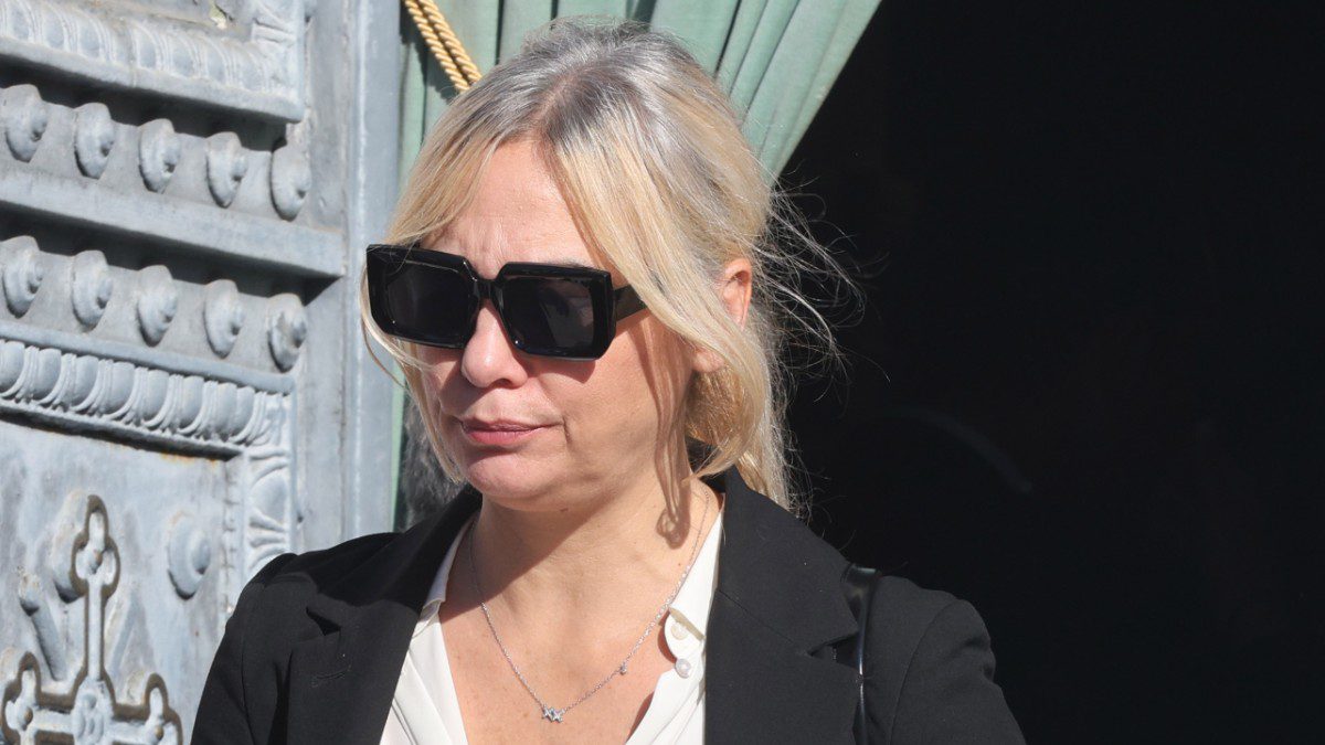 Θpńvoς για την ηθοποιό, Λίνα Σακκά