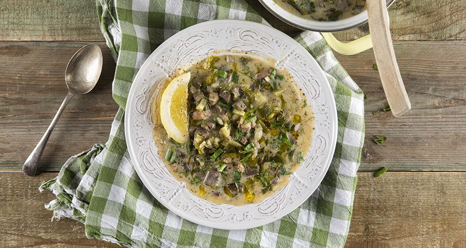 Μαγειρίτσα: Τα 2 μυστικά της γιαγιάς που εξαφανίζουν τη «βαριά» μυρωδιά