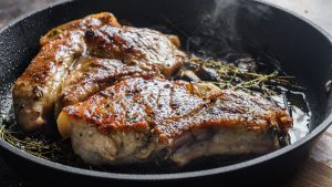 Το κόλπο στο ψήσιμο που ξέρουν λίγοι: Η συνταγή για τέλειες, ζουμερές μπριζόλες