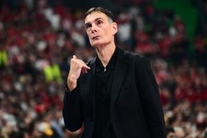 Ατάκα…όλο νόημα από Μπαρτζώκα στα αποδυτήρια στους παίκτες μετά την πρόκριση στον Τελικό
